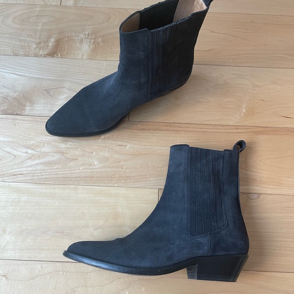 Europe size 40, feet’s wide. Like new- worn twice. - Picture 4 of 5